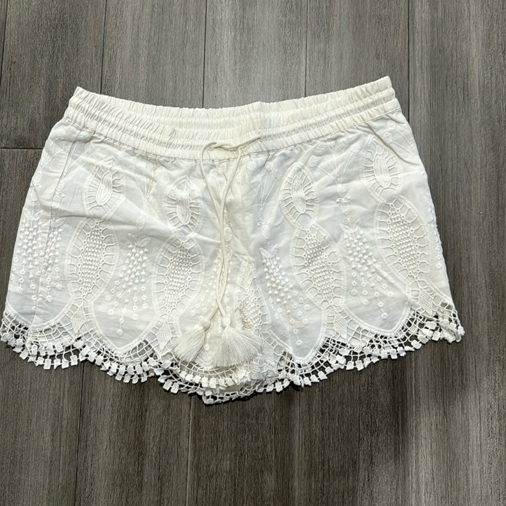 Lace white shorts